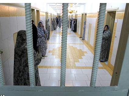 Trong một nhà tù nữ ở Iran.